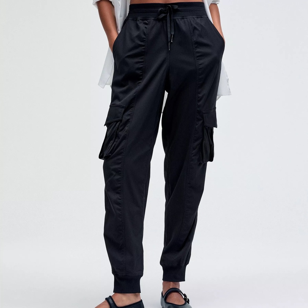 Lululemon Dance Studio Relaxed-Fit Mid-Rise Cargo Jogger Size Small